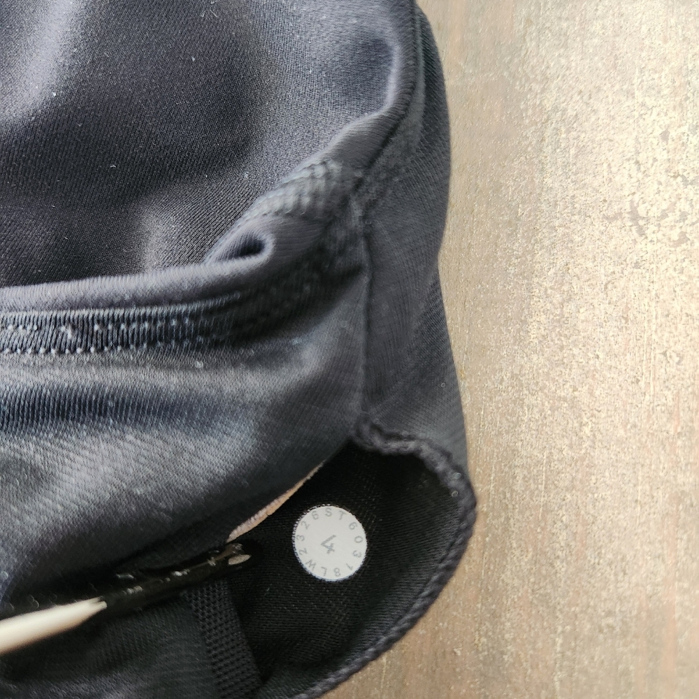 Lululemon Black Energy Sports Bra - Size 4 - Picture 11 of 12